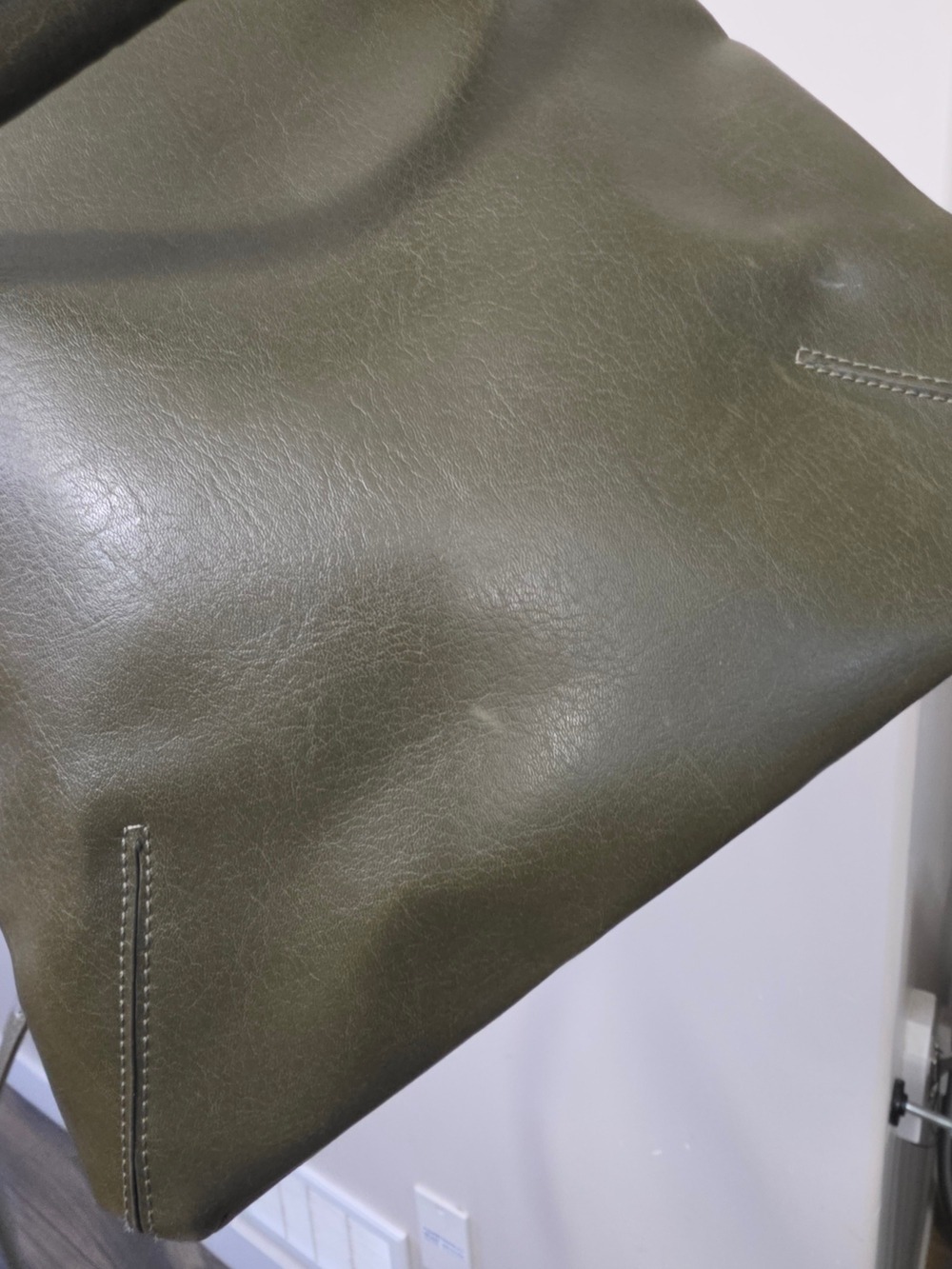 Matt & Nat Olive Green Vegan Leather Crossbody Tote Large - Picture 11 of 13
